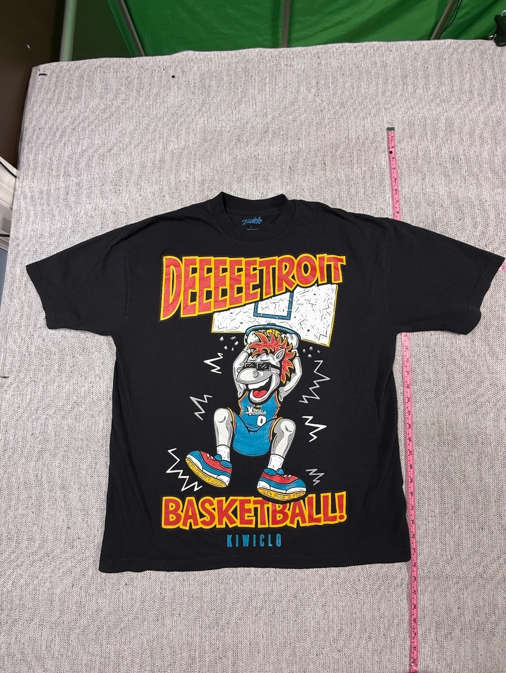 Kiwiclo DEEEEETROIT Basketball Graphic T-Shirt Size L Black